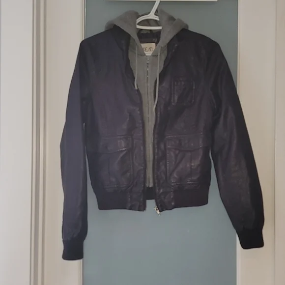 Thread supply - Picture 1 of 4